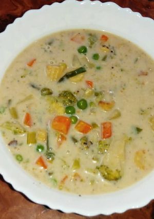 A picture of Mix vegetables soup.