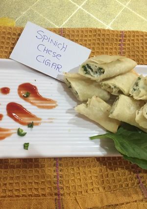 A picture of Spinech cheese cigar roll.