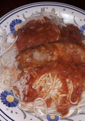 Una foto de Fideos con chorizo a la pomarola