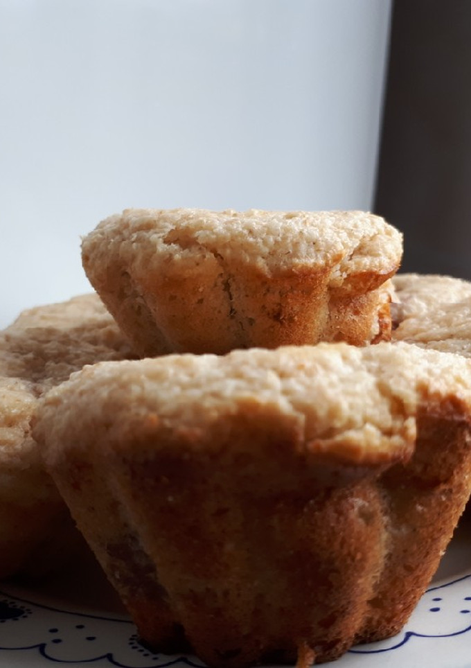 Una foto de Muffins de avena rellenas sin azúcar