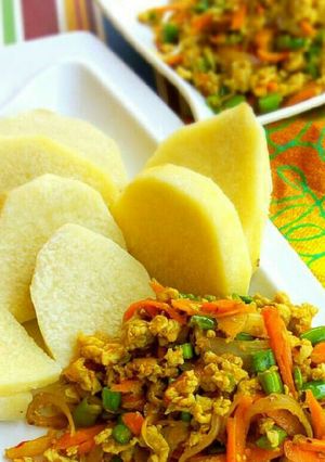 A picture of Boiled yam and carrot egg sauce.
