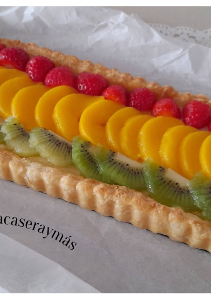 Una foto de Tarta de hojaldre y fruta -con frangipane-