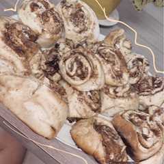 Una foto de Rolls de manzana y canela