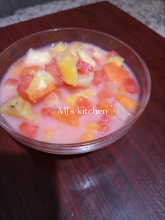 A picture of Mixed fruit yogi.