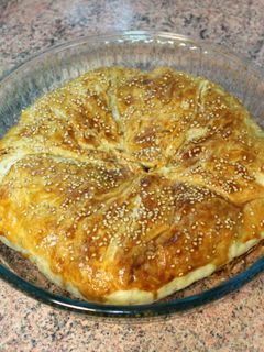Una foto de Empanada de atún, cebolla y pasas