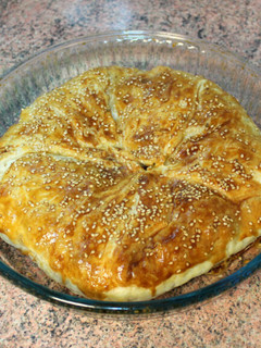 Una foto de Empanada de atún, cebolla y pasas