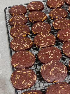 A picture of |甜點|巧克力杏仁手工餅乾Chocolate Almond Cookies.