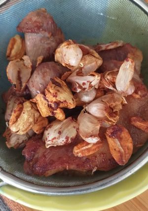 รูปของ หมูแดดเดียวทอดกระเทียม