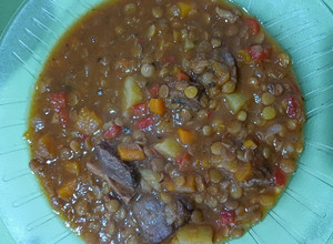 Una foto de Guiso de lentejas (spicy)
