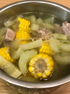 黃瓜玉米排骨湯(電鍋料理) 的食譜成品照片