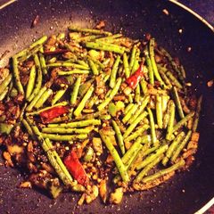 A picture of Sautéed green beans.