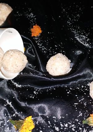A picture of Roasted Coconut & Sabudana Ladoos.