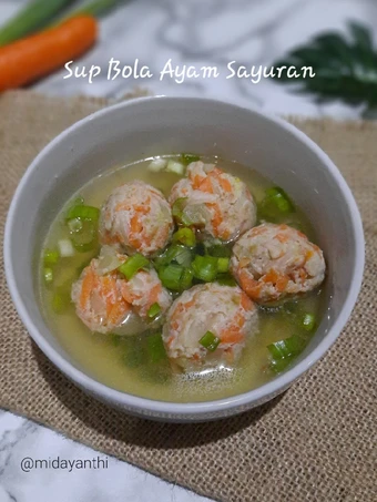 Langkah Mudah untuk Membuat Resep Sup Bola Ayam Sayuran yang Uenak Anti Ribet, Mantap Sekali
