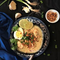 A picture of Arroz Caldo (Filipino style Porridge / Congee).