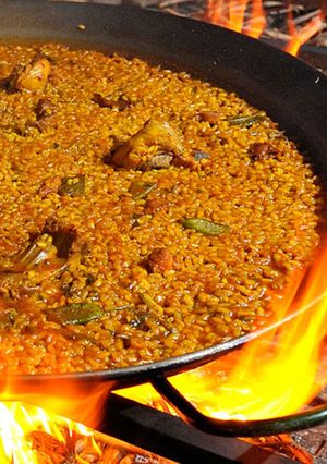 Una foto de Paella tradicional valenciana