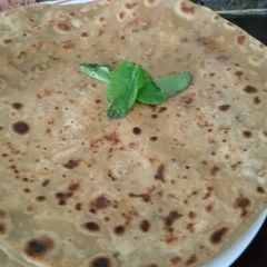 A picture of Aloo paratha.