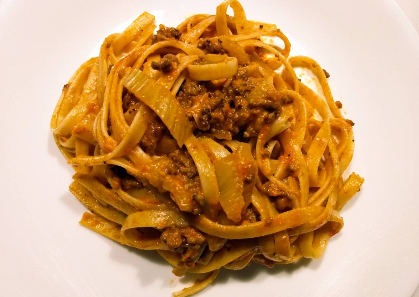 Fettuccine with pink beef and dill sauce