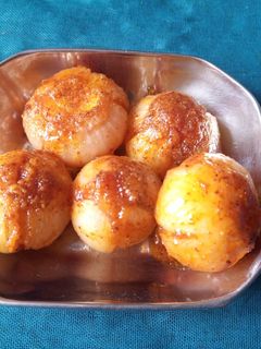 આખી ડુંગળી નું શાક (Akhi Dungli Shak Recipe In Gujarati) રેસીપી મુખ્ય ફોટો
