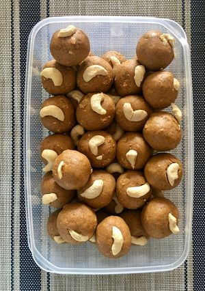 A picture of Besan Sattu Laddoo.