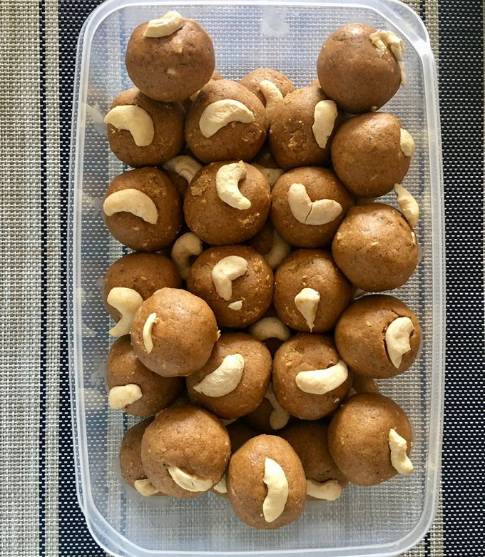 A picture of Besan Sattu Laddoo.