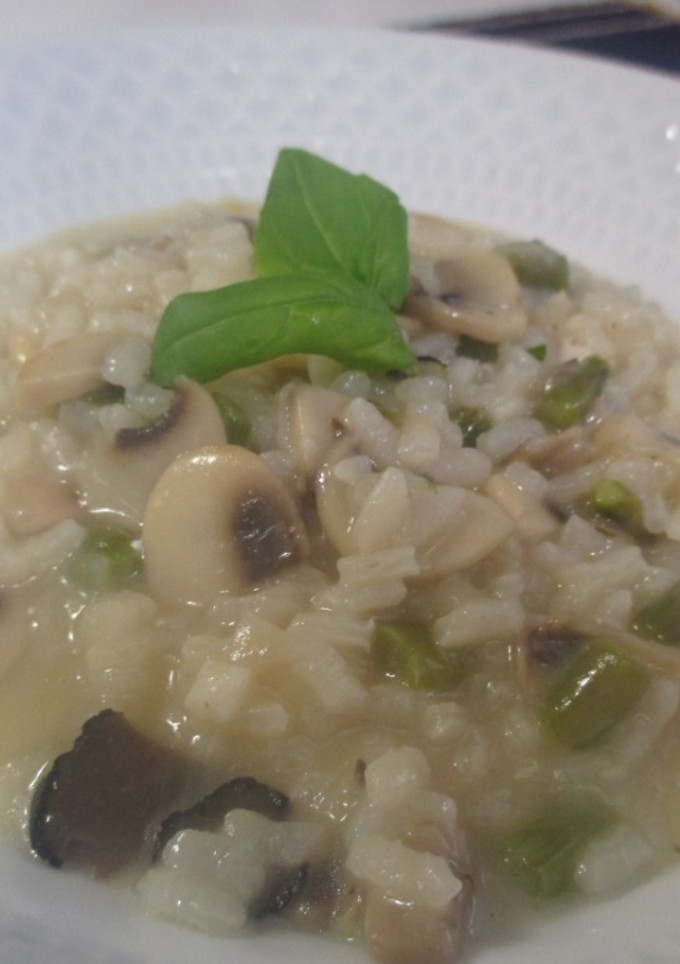 Una foto de Risotto de champiñones, trigueros y trufa