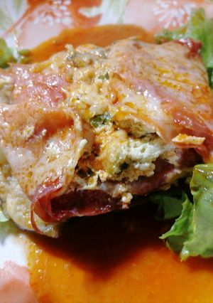 Foto di Barchette di melanzane ripiene di ricotta, polpa di melanzana, pecorino romano, avvolto nello speck