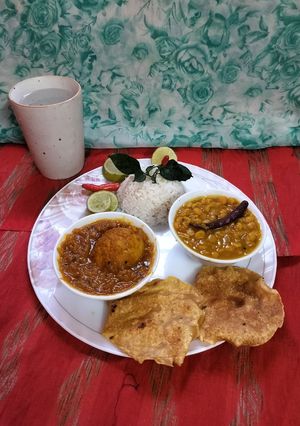 A picture of Bengali lunch thali.