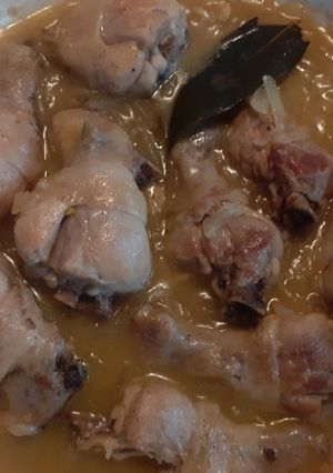Foto principal de Muslos de pollo en salsa de cebolla