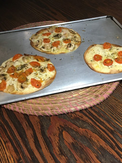 Una foto de Mini Pizza 🍕 de tortitas de trigo