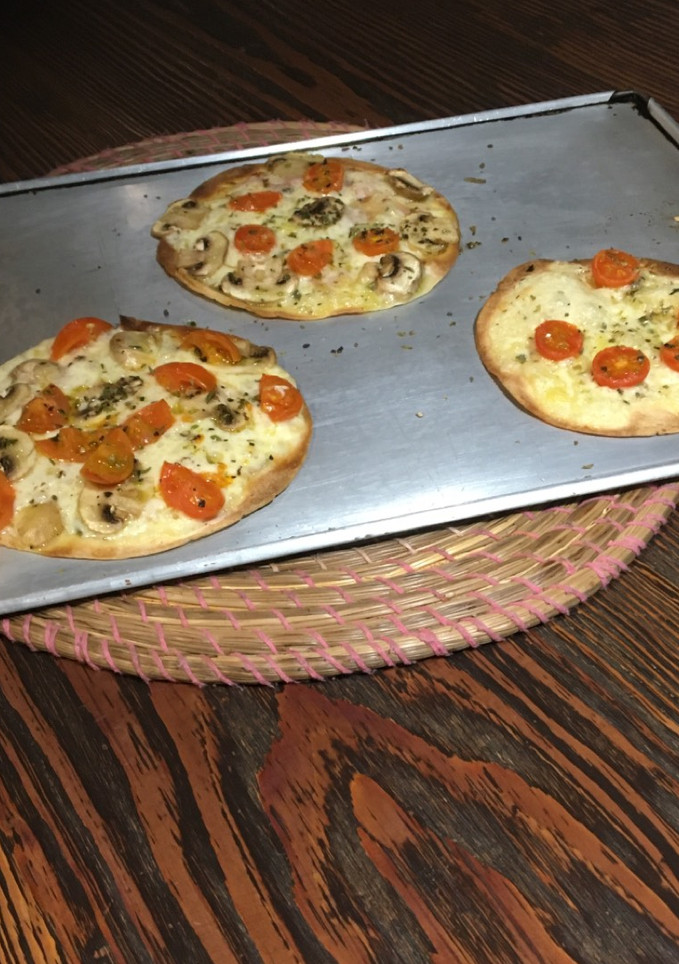 Una foto de Mini Pizza 🍕 de tortitas de trigo