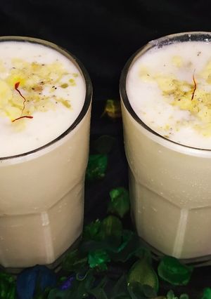 A picture of Punjabi khoya lassi.