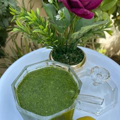 A picture of Green chutney.