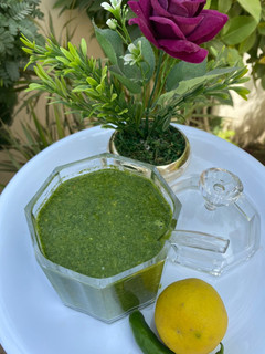 A picture of Green chutney.