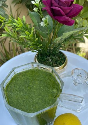 A picture of Green chutney.