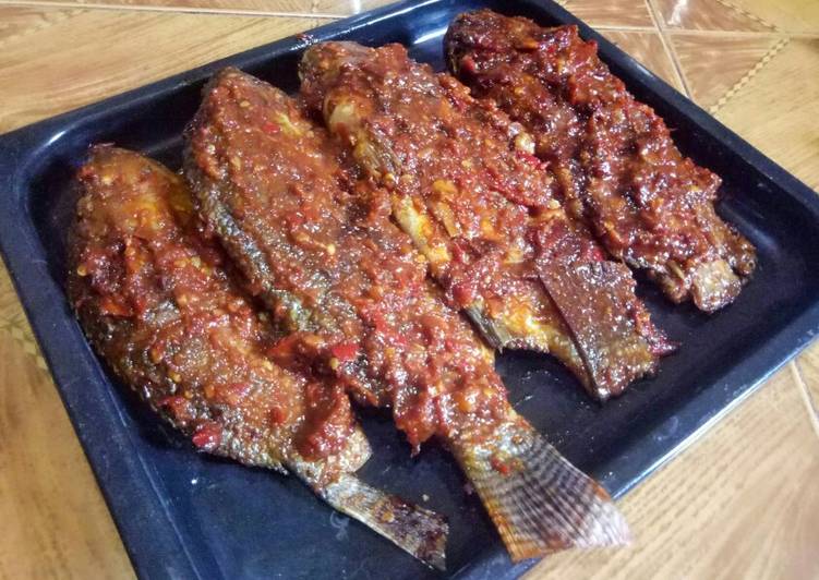 Bagaimana memasak Ikan nila / mujair panggang (oven), Enak