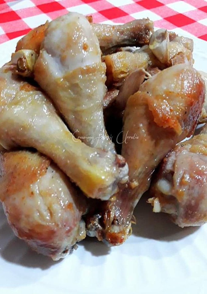 Una foto de Jamoncitos de pollo confitados en aceite oliva y ajos morados