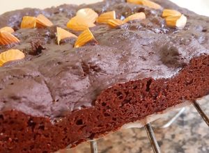 Una foto de Pastel húmedo de choco-banana, sin harina, sin azúcar, sin lácteos, en microondas