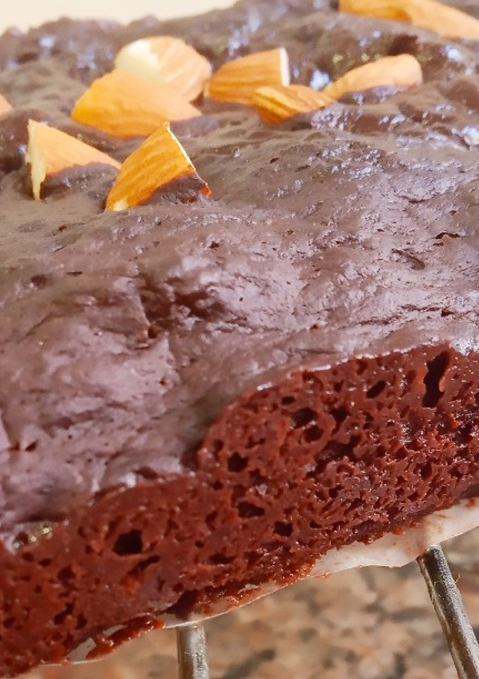 Una foto de Pastel húmedo de choco-banana, sin harina, sin azúcar, sin lácteos, en microondas