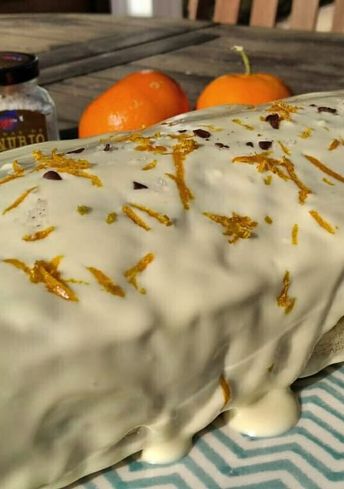 Una foto de Banana Bread con Mandarina y Chocolate Blanco