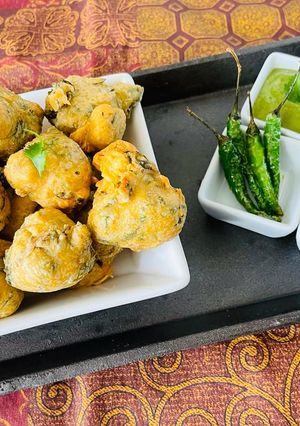 મેથીના ગોટા (Methi Gota Recipe In Gujarati) રેસીપી મુખ્ય ફોટો