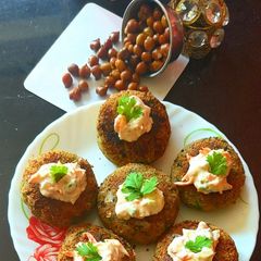 A picture of Kale chane ki cutlet.