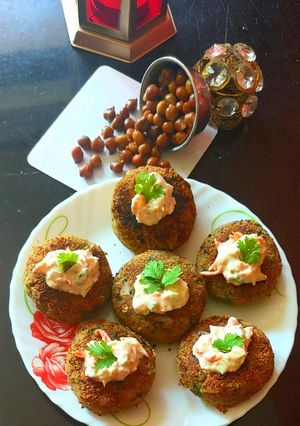 A picture of Kale chane ki cutlet.