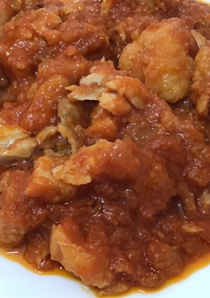 Una foto de Bacalao con tomate