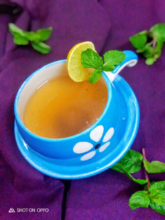 આયુર્વેદિક ગ્રીન ટી (harbal mint green tea recipe in Gujarati) રેસીપી મુખ્ય ફોટો