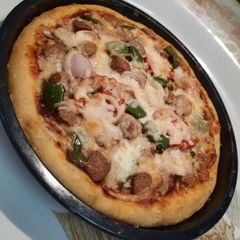 A picture of Chicken Franks pizza 🍮🍕🍕🍕.