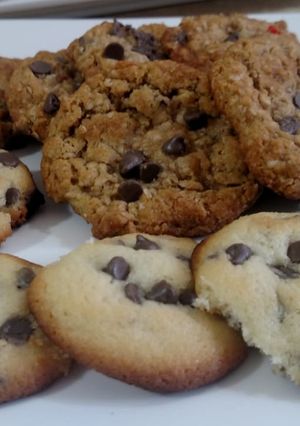 A picture of Chocolate Chip cookies❣.