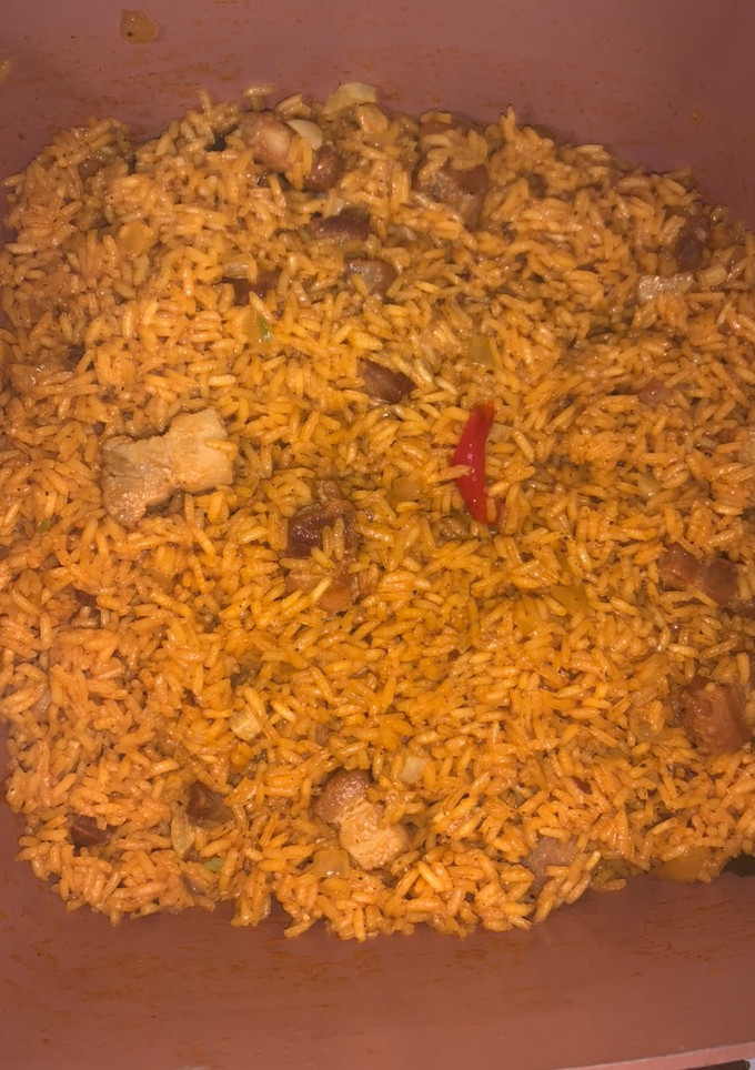 Una foto de Arroz amarillo con chicharrones de cerdo