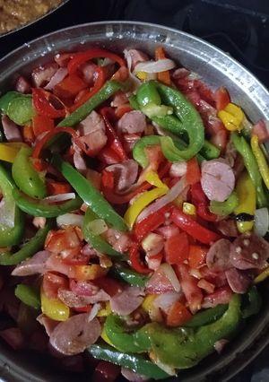 Una foto de Guiso de salchichas con chile morrón 🇲🇽🥰🥰
