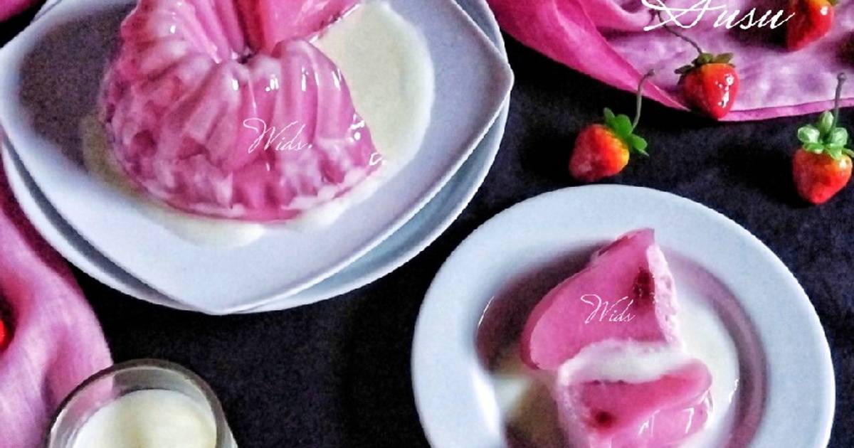 Resep Puding Busa Strawberry Susu Saus Vanila oleh Rhymerwid Kitchen 🍀🌷