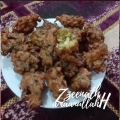A picture of Cabbage, Onion and Spring Onion Pakoras.